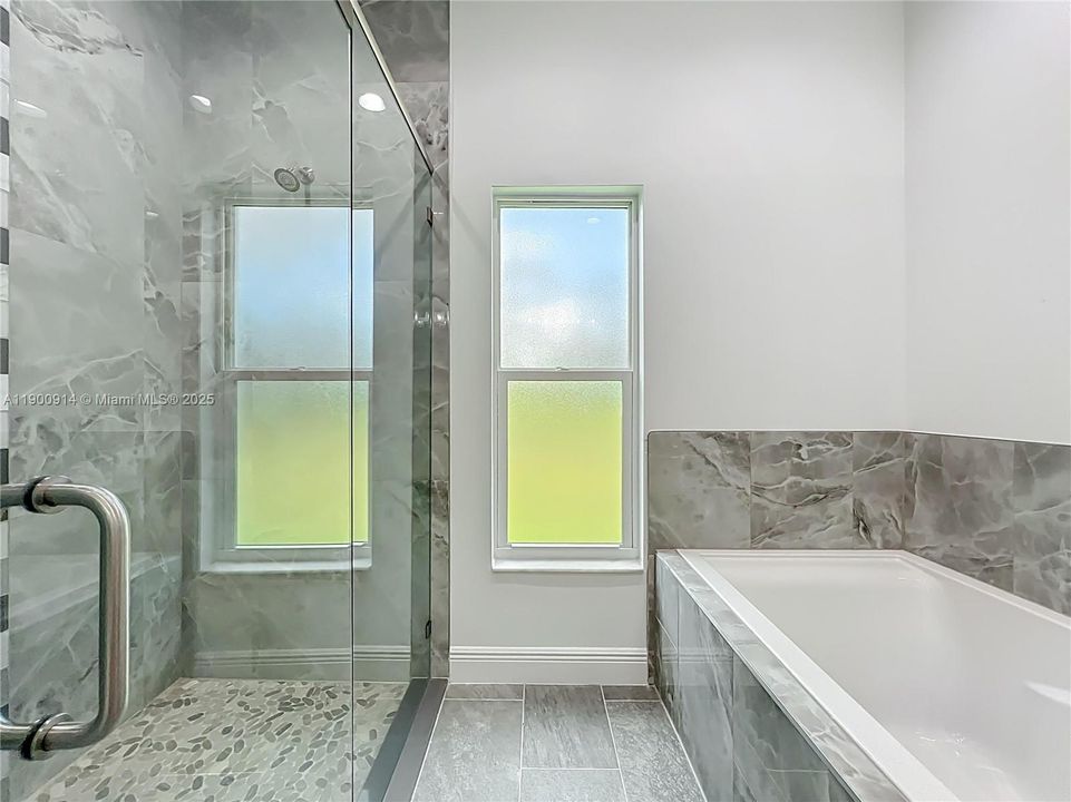 待售: $340,000 (3 贝兹, 2 浴室, 0 平方英尺)