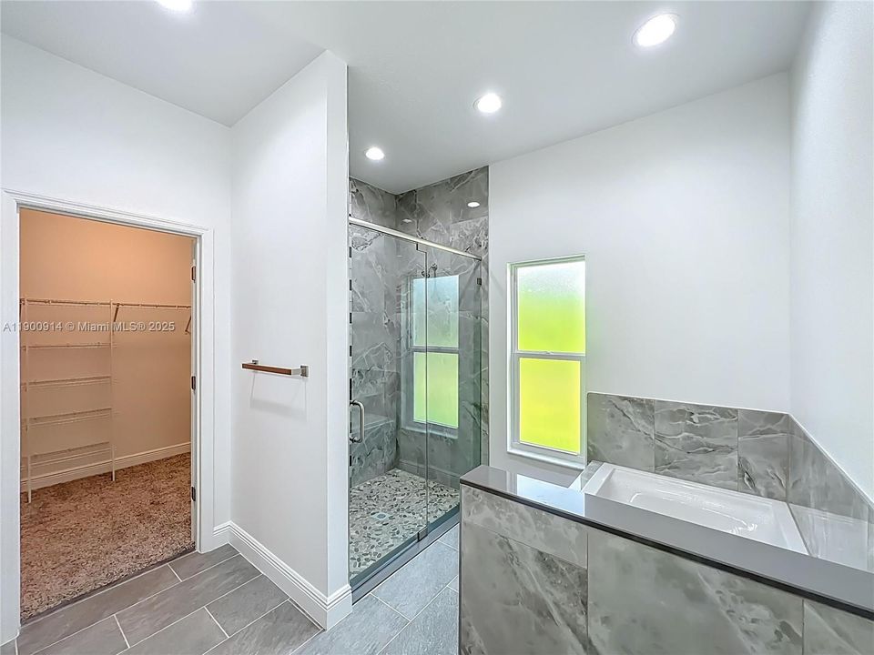 待售: $340,000 (3 贝兹, 2 浴室, 0 平方英尺)