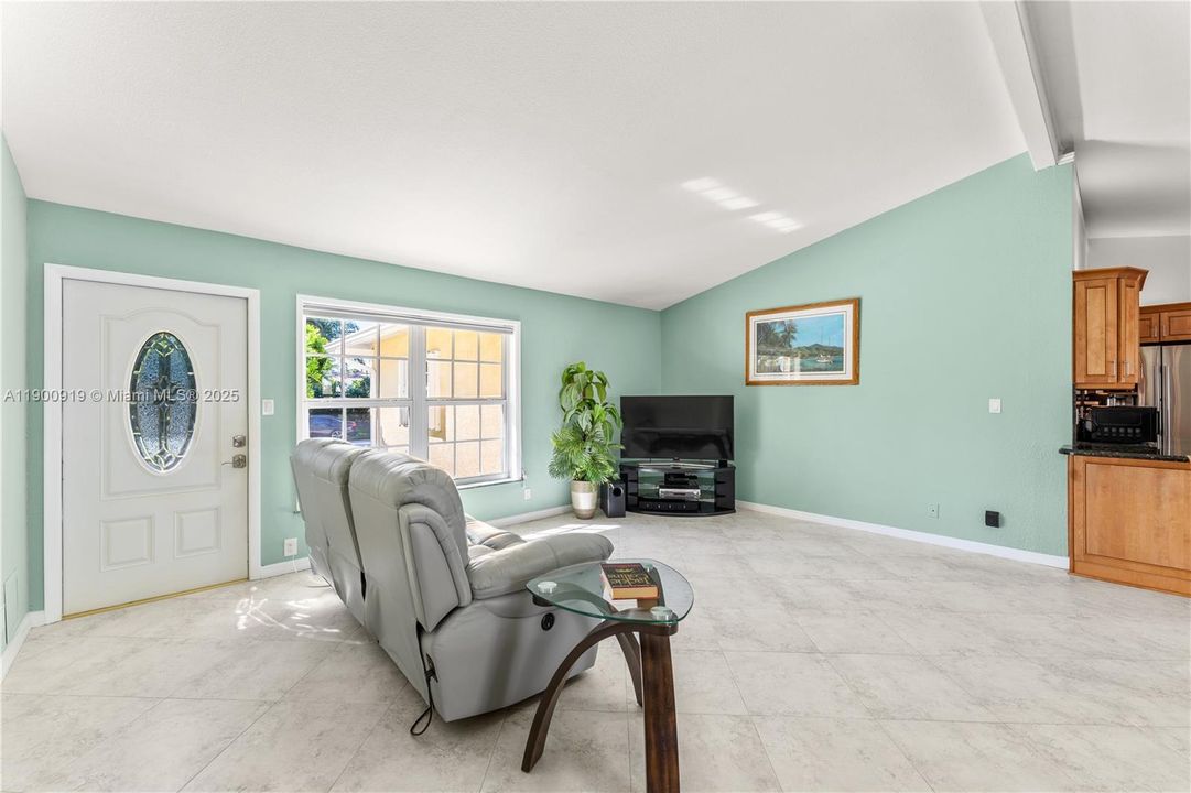 For Sale: $1,150,000 (3 beds, 2 baths, 1521 Square Feet)