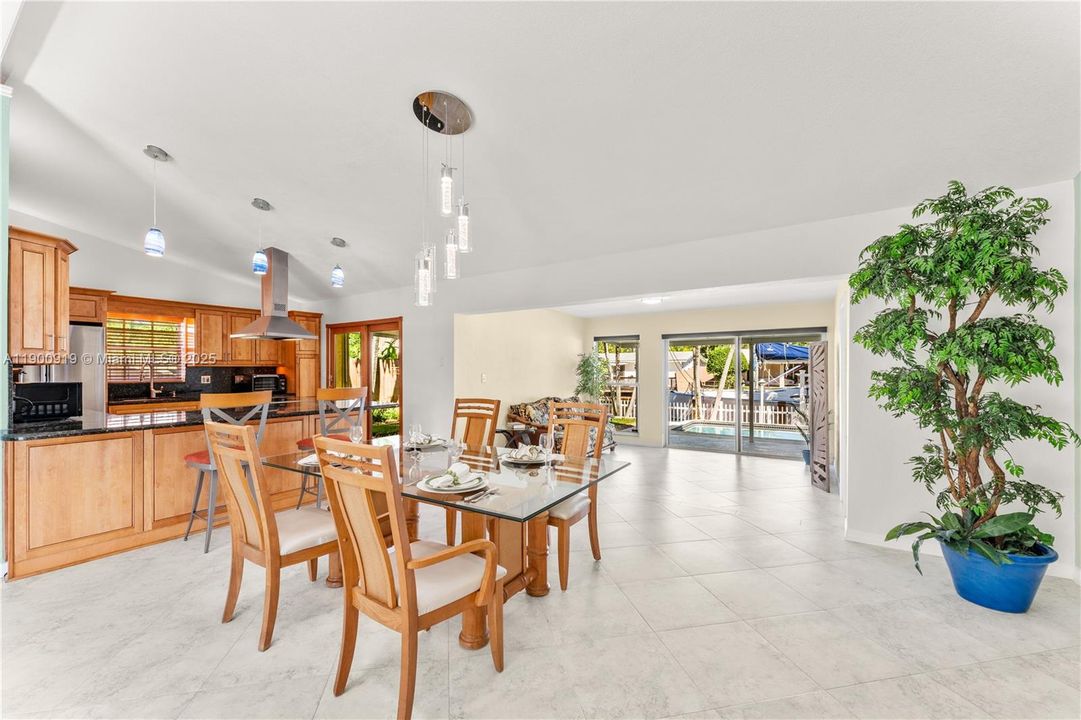 For Sale: $1,150,000 (3 beds, 2 baths, 1521 Square Feet)