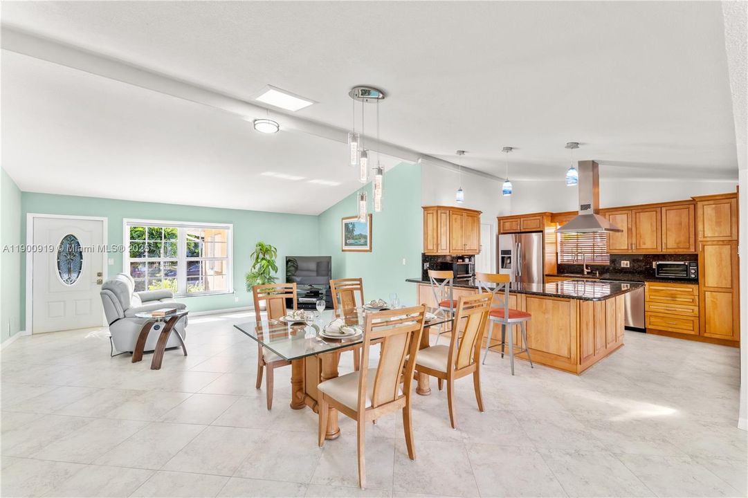 For Sale: $1,150,000 (3 beds, 2 baths, 1521 Square Feet)