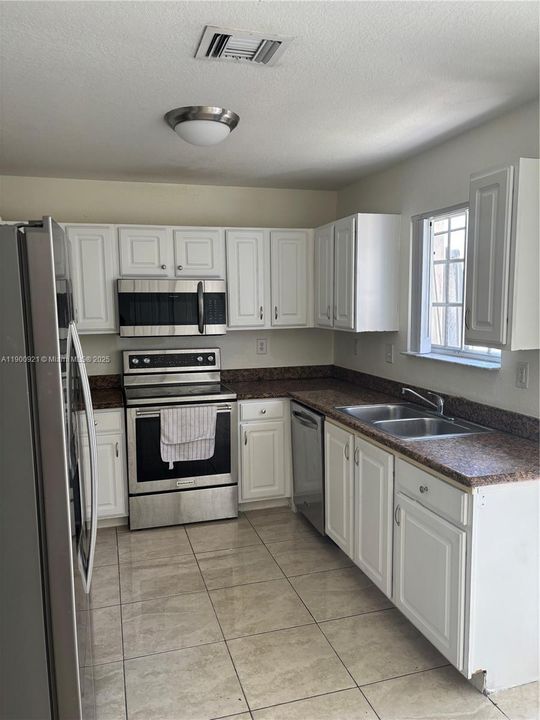 Active With Contract: $2,350 (3 beds, 2 baths, 1129 Square Feet)