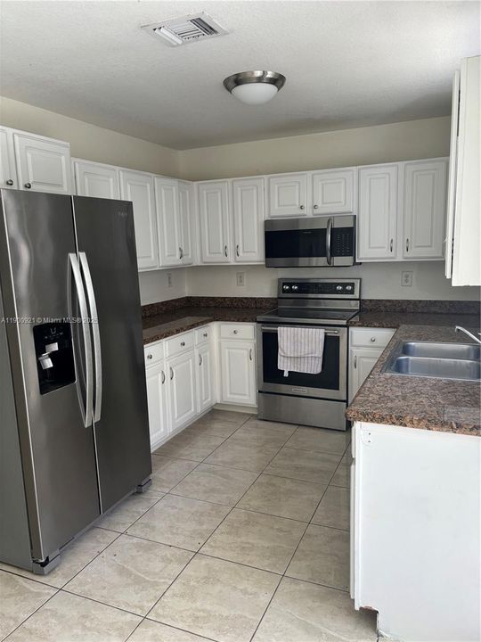 Active With Contract: $2,350 (3 beds, 2 baths, 1129 Square Feet)