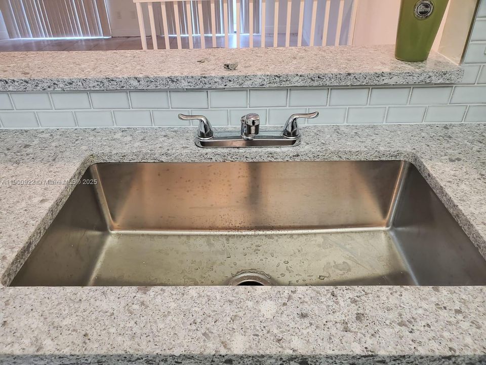 En Venta: $370,000 (2 camas, 2 baños, 1326 Pies cuadrados)