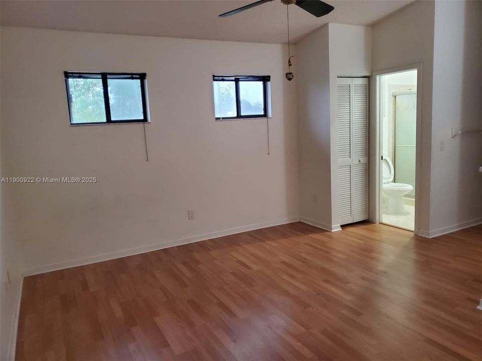 En Venta: $370,000 (2 camas, 2 baños, 1326 Pies cuadrados)
