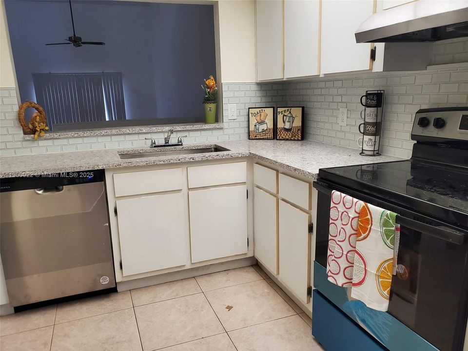 En Venta: $370,000 (2 camas, 2 baños, 1326 Pies cuadrados)