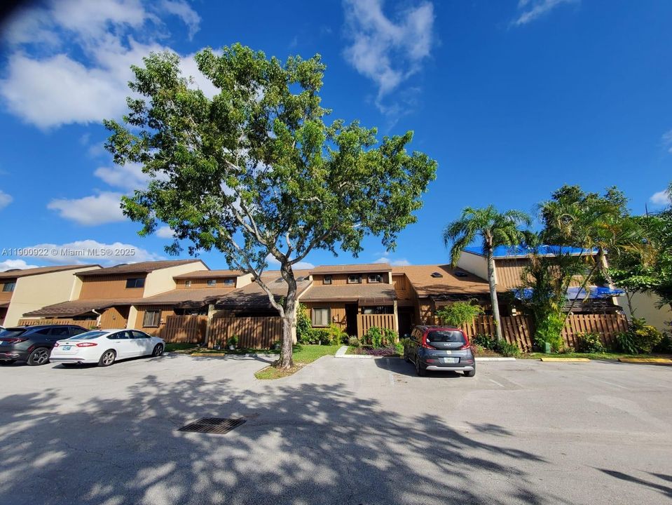 En Venta: $370,000 (2 camas, 2 baños, 1326 Pies cuadrados)