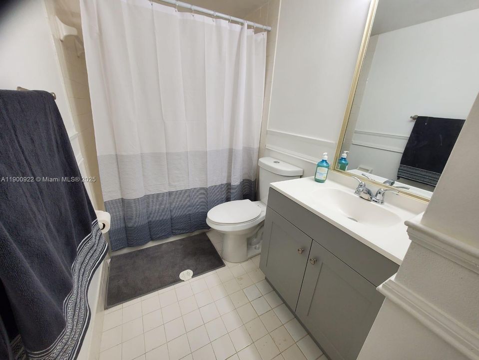 En Venta: $370,000 (2 camas, 2 baños, 1326 Pies cuadrados)