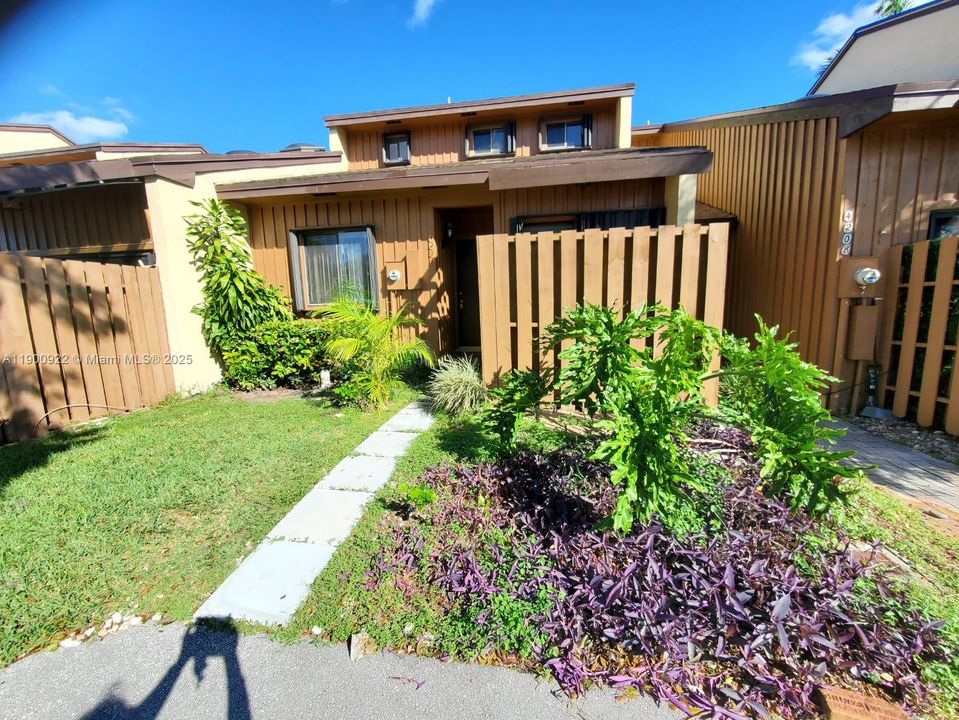 En Venta: $370,000 (2 camas, 2 baños, 1326 Pies cuadrados)