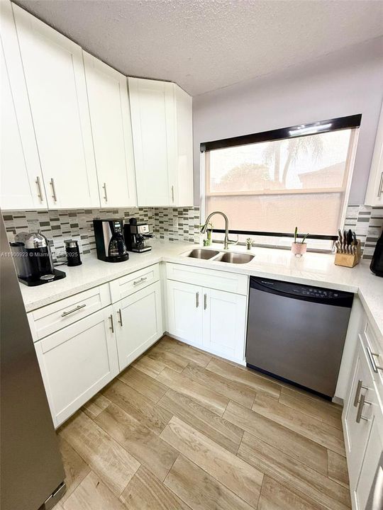 Active With Contract: $450,000 (3 beds, 2 baths, 1582 Square Feet)