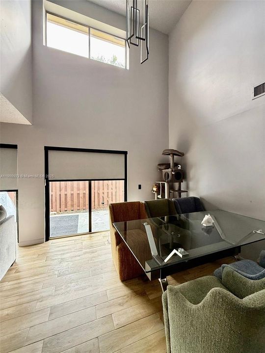 Active With Contract: $450,000 (3 beds, 2 baths, 1582 Square Feet)