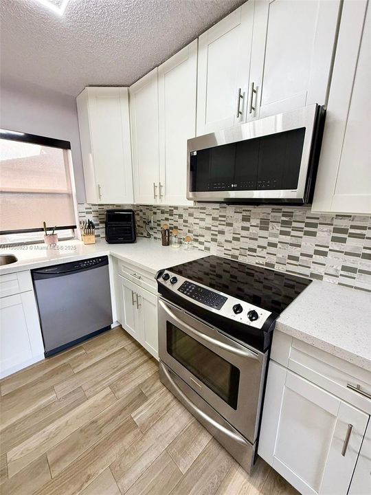 Active With Contract: $450,000 (3 beds, 2 baths, 1582 Square Feet)