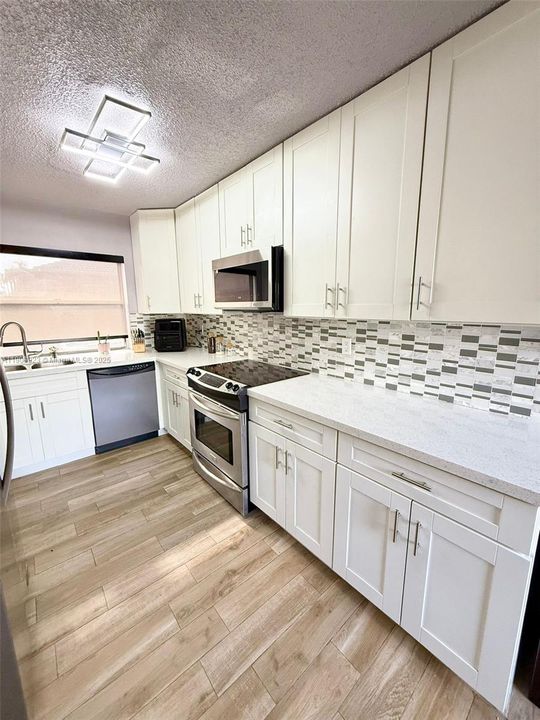 Active With Contract: $450,000 (3 beds, 2 baths, 1582 Square Feet)