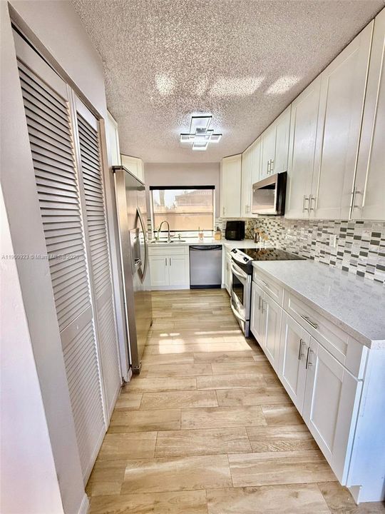 Active With Contract: $450,000 (3 beds, 2 baths, 1582 Square Feet)