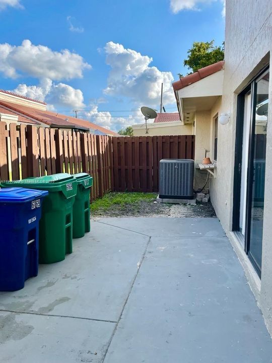 Active With Contract: $450,000 (3 beds, 2 baths, 1582 Square Feet)