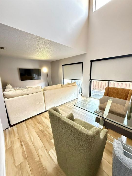 Active With Contract: $450,000 (3 beds, 2 baths, 1582 Square Feet)