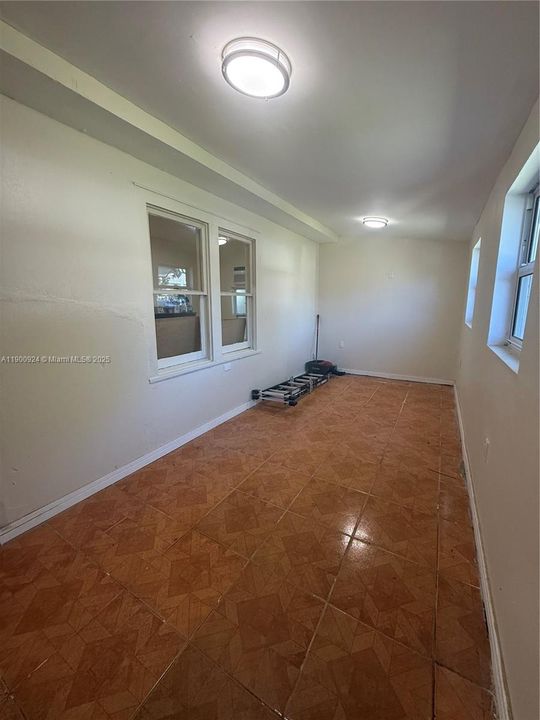 For Rent: $2,950 (3 beds, 2 baths, 804 Square Feet)