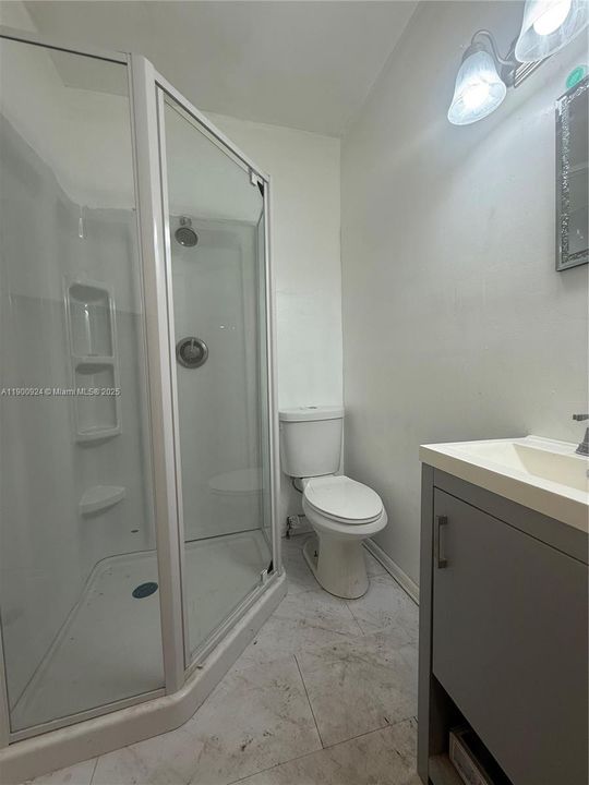 For Rent: $2,950 (3 beds, 2 baths, 804 Square Feet)