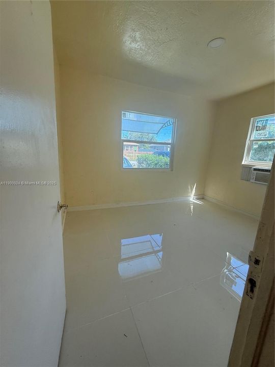 For Rent: $2,950 (3 beds, 2 baths, 804 Square Feet)