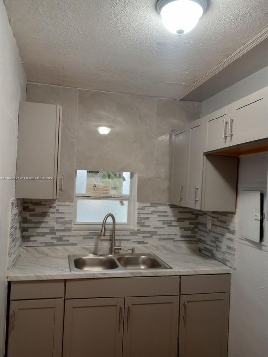 For Rent: $2,950 (3 beds, 2 baths, 804 Square Feet)
