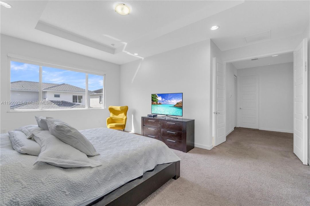 For Sale: $879,900 (5 beds, 4 baths, 3396 Square Feet)