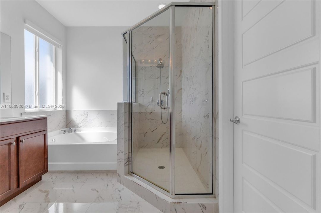 For Sale: $879,900 (5 beds, 4 baths, 3396 Square Feet)