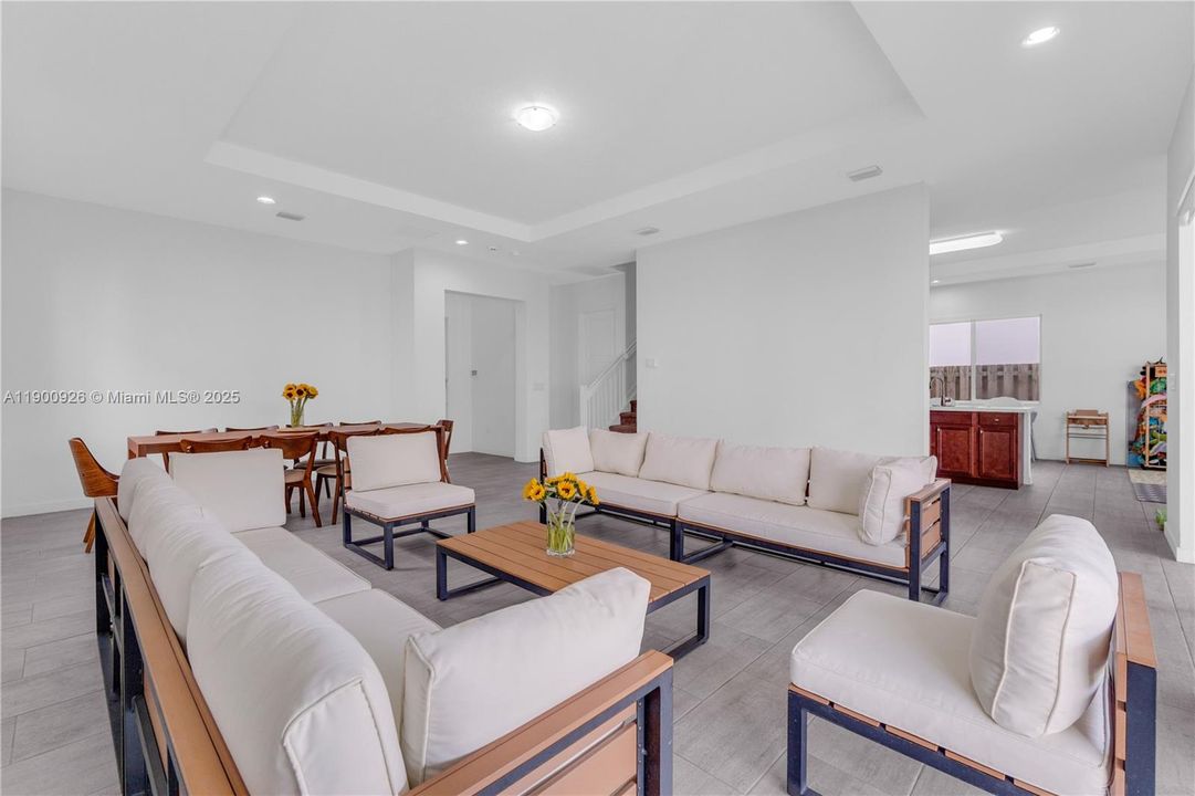 For Sale: $879,900 (5 beds, 4 baths, 3396 Square Feet)