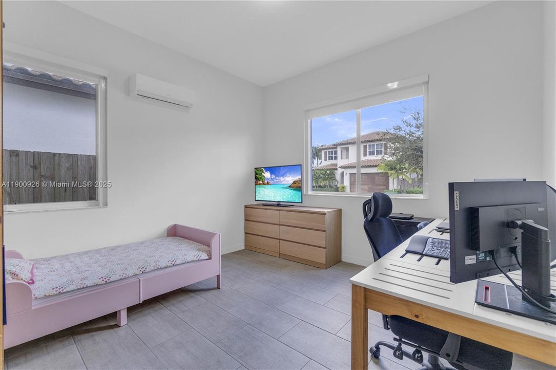 For Sale: $879,900 (5 beds, 4 baths, 3396 Square Feet)