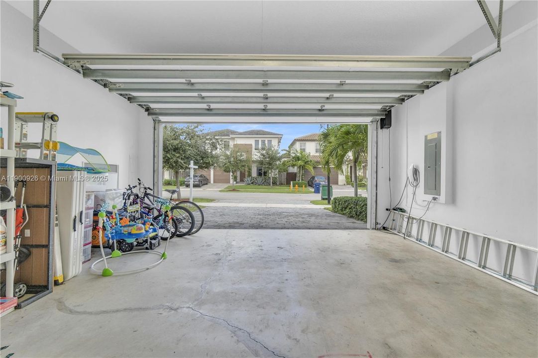 For Sale: $879,900 (5 beds, 4 baths, 3396 Square Feet)