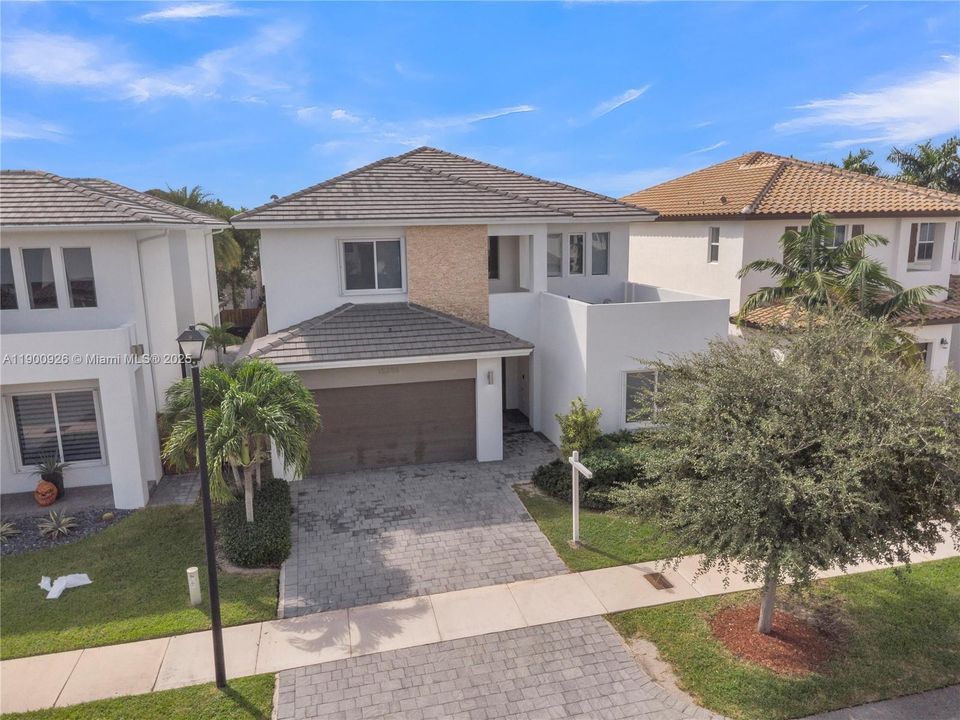 For Sale: $879,900 (5 beds, 4 baths, 3396 Square Feet)