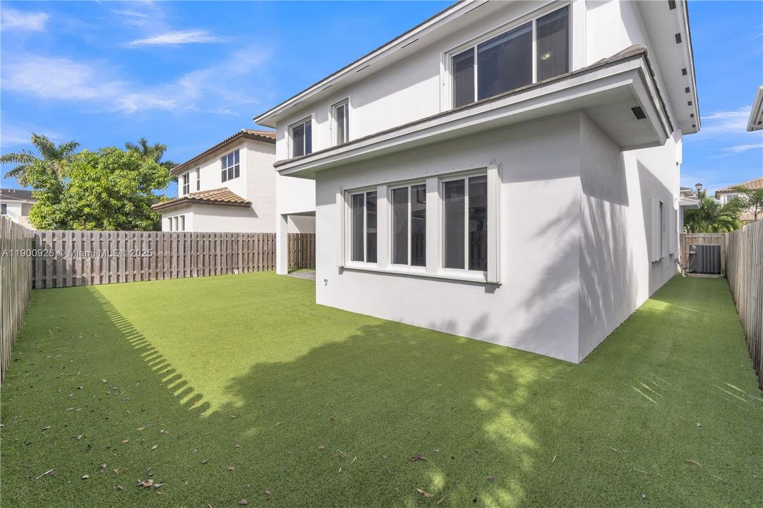 For Sale: $879,900 (5 beds, 4 baths, 3396 Square Feet)