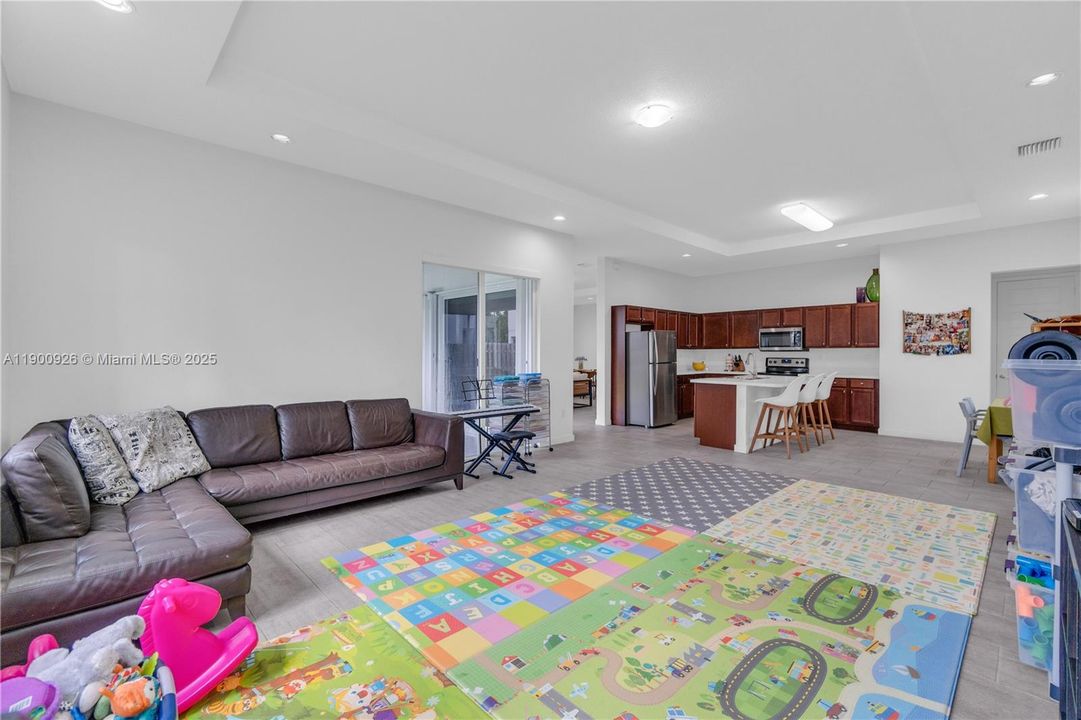 For Sale: $879,900 (5 beds, 4 baths, 3396 Square Feet)