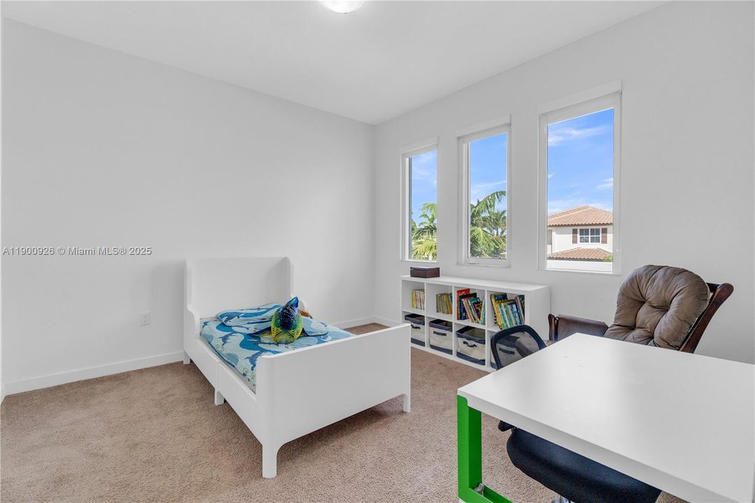 For Sale: $879,900 (5 beds, 4 baths, 3396 Square Feet)