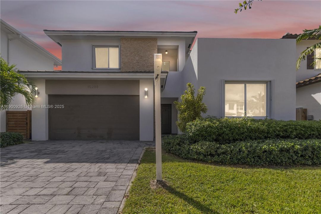 For Sale: $879,900 (5 beds, 4 baths, 3396 Square Feet)