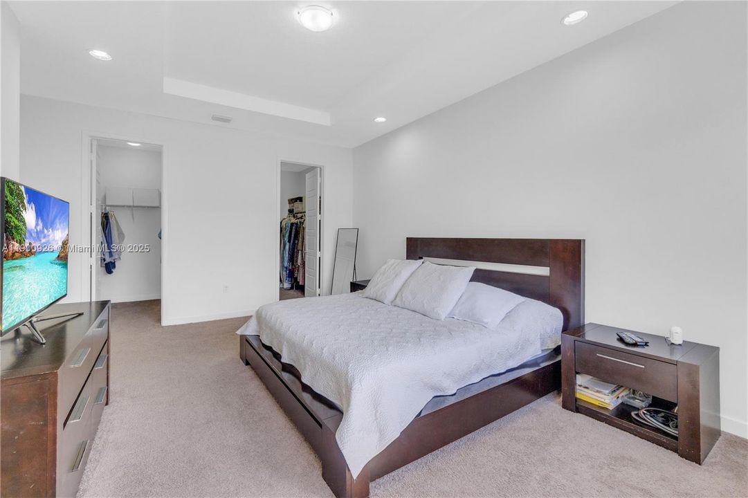 For Sale: $879,900 (5 beds, 4 baths, 3396 Square Feet)