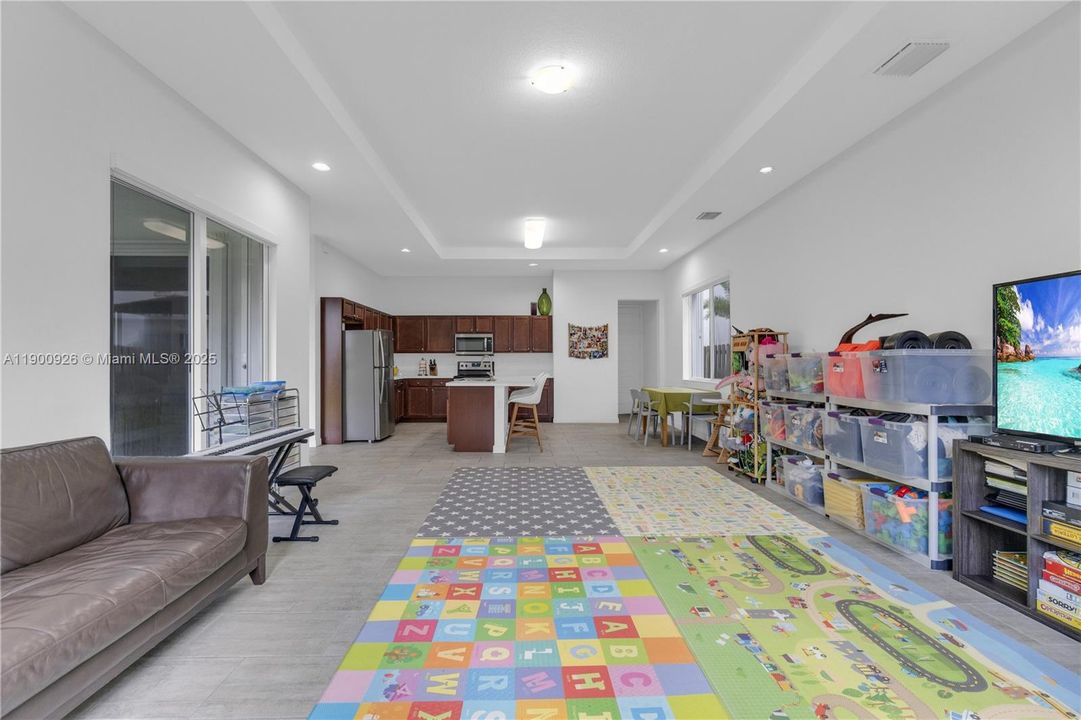 For Sale: $879,900 (5 beds, 4 baths, 3396 Square Feet)