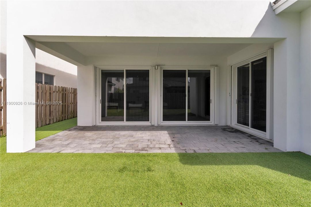 For Sale: $879,900 (5 beds, 4 baths, 3396 Square Feet)