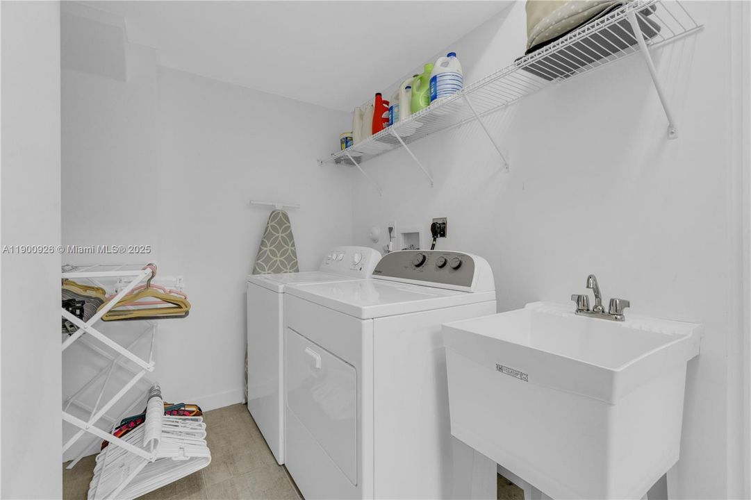 For Sale: $879,900 (5 beds, 4 baths, 3396 Square Feet)