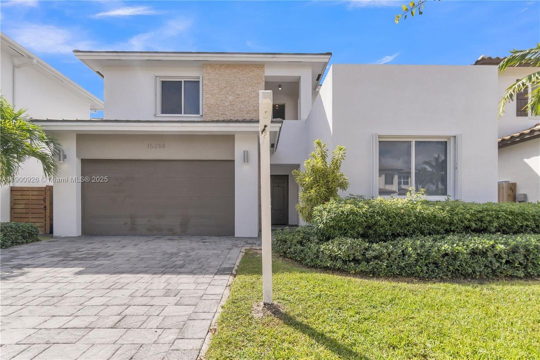 For Sale: $879,900 (5 beds, 4 baths, 3396 Square Feet)