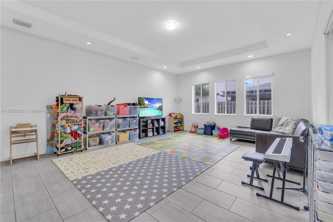 For Sale: $879,900 (5 beds, 4 baths, 3396 Square Feet)