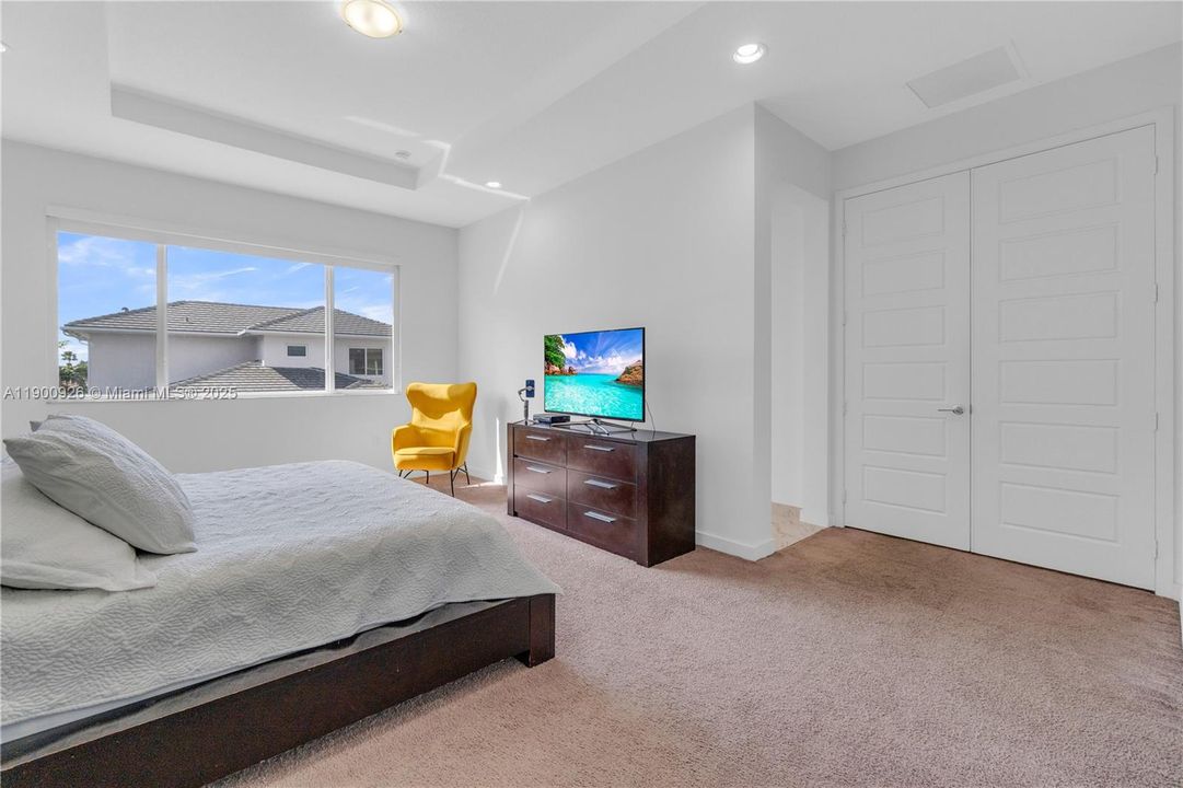 For Sale: $879,900 (5 beds, 4 baths, 3396 Square Feet)