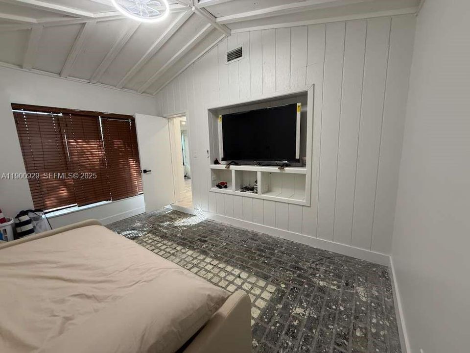 For Rent: $4,400 (4 beds, 2 baths, 1598 Square Feet)