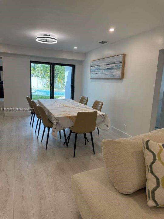 For Rent: $4,400 (4 beds, 2 baths, 1598 Square Feet)