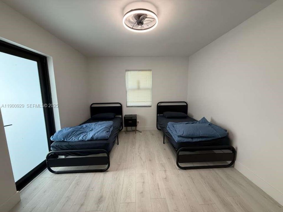 For Rent: $4,400 (4 beds, 2 baths, 1598 Square Feet)