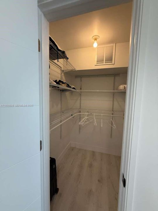 For Rent: $4,400 (4 beds, 2 baths, 1598 Square Feet)