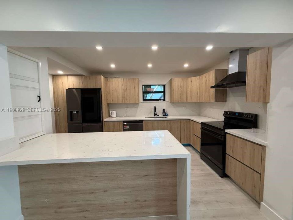 For Rent: $4,400 (4 beds, 2 baths, 1598 Square Feet)