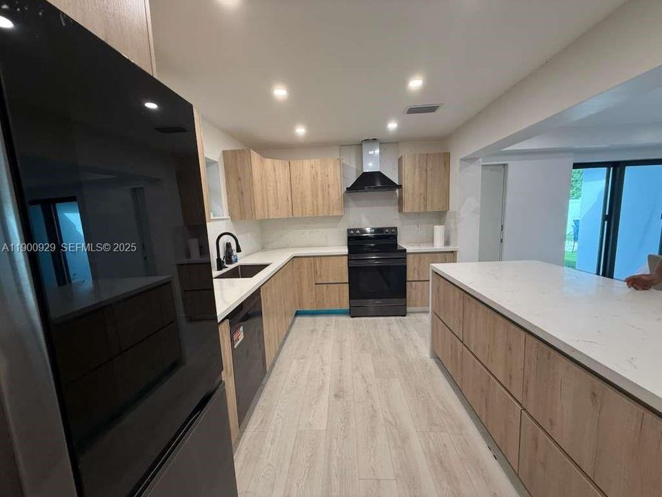 For Rent: $4,400 (4 beds, 2 baths, 1598 Square Feet)