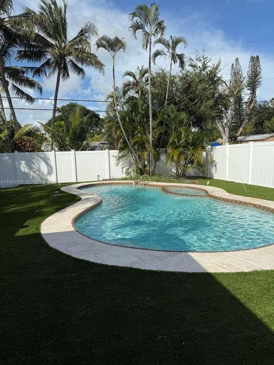 For Rent: $4,400 (4 beds, 2 baths, 1598 Square Feet)