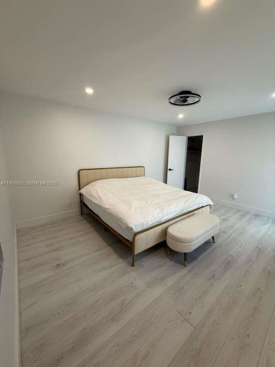 For Rent: $4,400 (4 beds, 2 baths, 1598 Square Feet)