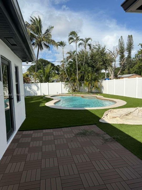 For Rent: $4,400 (4 beds, 2 baths, 1598 Square Feet)